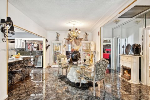 House in Miami, Florida 4 bedrooms, 292.92 sq.m. № 2054048 - photo 6