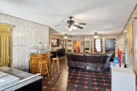 House in Miami, Florida 4 bedrooms, 292.92 sq.m. № 2054048 - photo 13