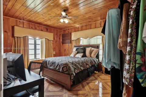 House in Miami, Florida 4 bedrooms, 292.92 sq.m. № 2054048 - photo 15