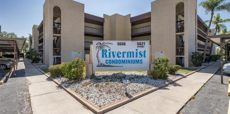 Condo in New Port Richey, Florida, 2 bedrooms № 1802230