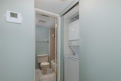 Condo in New Port Richey, Florida, 2 bedrooms  № 1802230 - photo 13