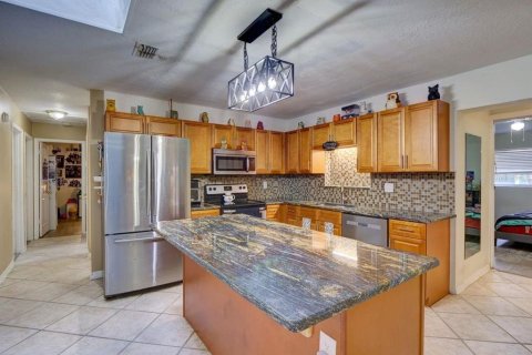 Villa ou maison à vendre à Sorrento, Floride: 4 chambres, 175.77 m2 № 2404988 - photo 7