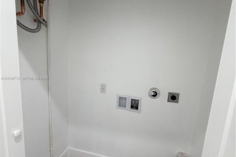 House in Miami, Florida 3 bedrooms № 2089473 - photo 13