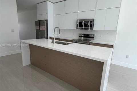 House in Miami, Florida 3 bedrooms № 2089473 - photo 4