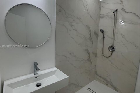 House in Miami, Florida 3 bedrooms № 2089473 - photo 17