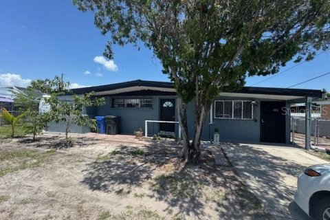 House in Tampa, Florida 3 bedrooms, 115.94 sq.m. № 1775623 - photo 1