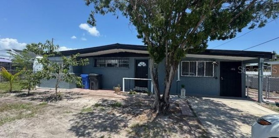 House in Tampa, Florida 3 bedrooms, 115.94 sq.m. № 1775623