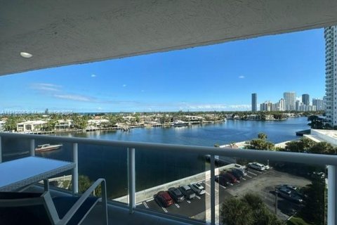 Condo in Aventura, Florida, 3 bedrooms № 1974983 - photo 2