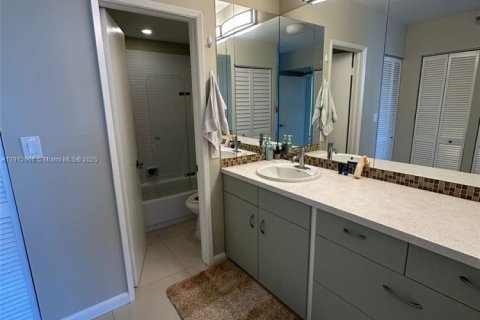 Condo in Aventura, Florida, 3 bedrooms № 1974983 - photo 9