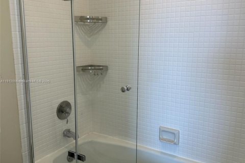 Condo in Aventura, Florida, 3 bedrooms № 1974983 - photo 16