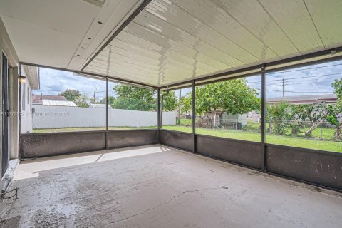 House in Miami Gardens, Florida 3 bedrooms, 95.88 sq.m. № 1620013 - photo 25