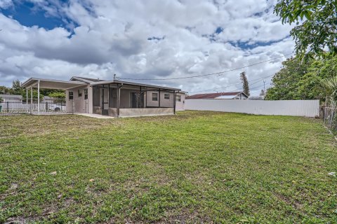 House in Miami Gardens, Florida 3 bedrooms, 95.88 sq.m. № 1620013 - photo 26