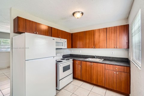 House in Miami Gardens, Florida 3 bedrooms, 95.88 sq.m. № 1620013 - photo 8