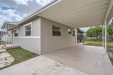 House in Miami Gardens, Florida 3 bedrooms, 95.88 sq.m. № 1620013 - photo 28