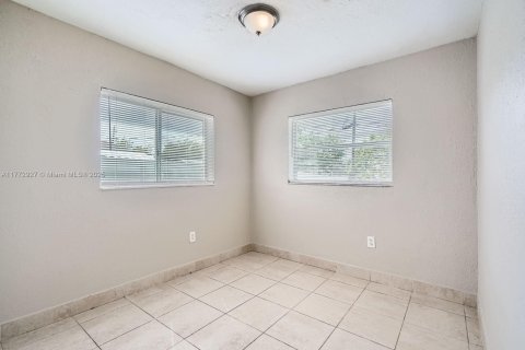 House in Miami Gardens, Florida 3 bedrooms, 95.88 sq.m. № 1620013 - photo 19