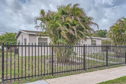 House in Miami Gardens, Florida 3 bedrooms, 95.88 sq.m. № 1620013 - photo 3