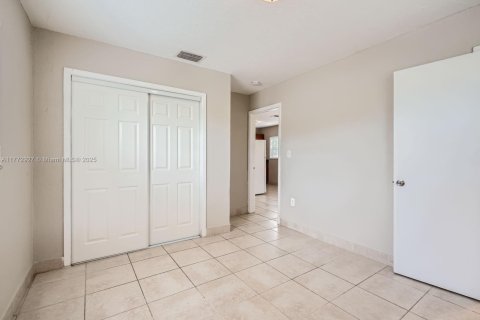House in Miami Gardens, Florida 3 bedrooms, 95.88 sq.m. № 1620013 - photo 15