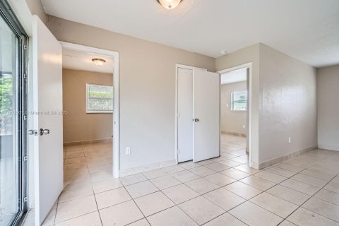 House in Miami Gardens, Florida 3 bedrooms, 95.88 sq.m. № 1620013 - photo 13