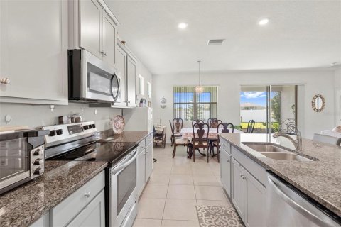 House in Riverview, Florida 4 bedrooms, 190.08 sq.m. № 1827073 - photo 21