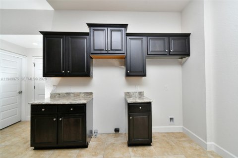 Купить виллу или дом в Лихай-Эйкерс, Флорида 4 спальни, № 1998390 - фото 14