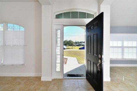Купить виллу или дом в Лихай-Эйкерс, Флорида 4 спальни, № 1998390 - фото 4