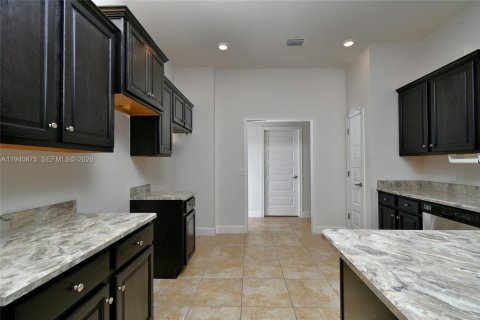 Купить виллу или дом в Лихай-Эйкерс, Флорида 4 спальни, № 1998390 - фото 12