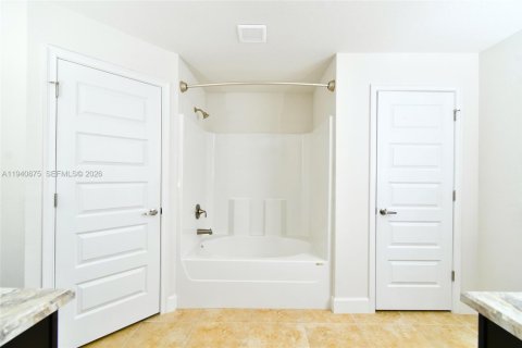 Купить виллу или дом в Лихай-Эйкерс, Флорида 4 спальни, № 1998390 - фото 20