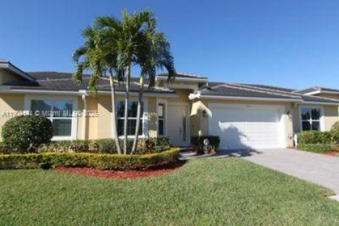 Casa en venta en Port St. Lucie, Florida, 2 dormitorios, 160.44 m2 № 1964470 - foto 1