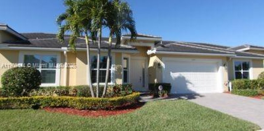 Casa en Port St. Lucie, Florida 2 dormitorios, 160.44 m2 № 1964470
