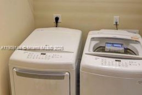 Casa en venta en Port St. Lucie, Florida, 2 dormitorios, 160.44 m2 № 1964470 - foto 13