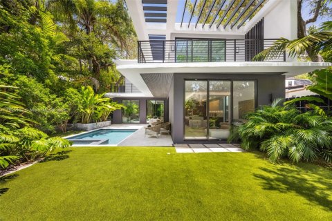House in Miami, Florida 5 bedrooms, 386.57 sq.m. № 1792412 - photo 19