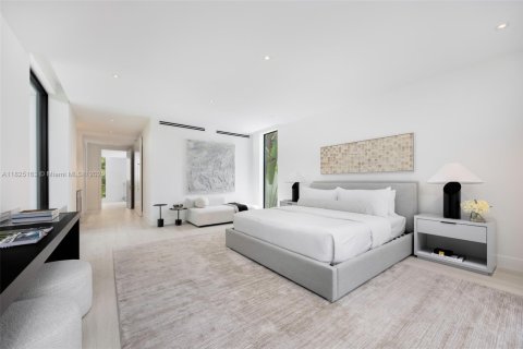 House in Miami, Florida 5 bedrooms, 386.57 sq.m. № 1792412 - photo 9