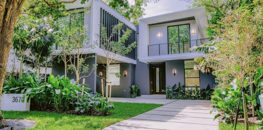 House in Miami, Florida 5 bedrooms, 386.57 sq.m. № 1792412