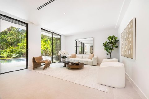 House in Miami, Florida 5 bedrooms, 386.57 sq.m. № 1792412 - photo 4