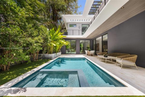 House in Miami, Florida 5 bedrooms, 386.57 sq.m. № 1792412 - photo 18