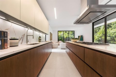 House in Miami, Florida 5 bedrooms, 386.57 sq.m. № 1792412 - photo 6