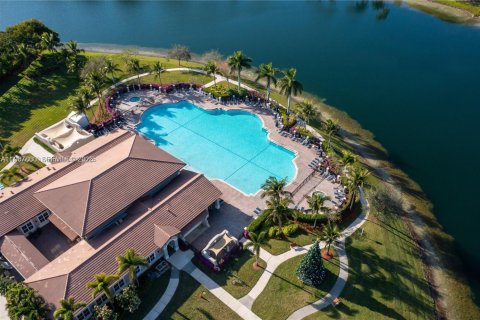 Touwnhouse à louer à Cutler Bay, Floride: 3 chambres, 94.57 m2 № 1996152 - photo 2