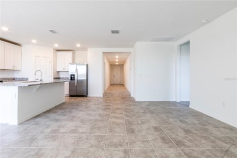 Casa en alquiler en Haines City, Florida, 4 dormitorios, 183.76 m2 № 1828387 - foto 4