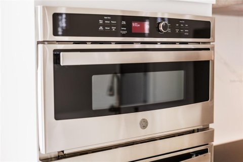 House in Tampa, Florida 4 bedrooms, 175.21 sq.m. № 2219034 - photo 11