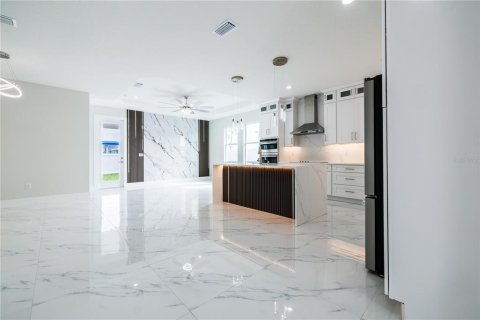 House in Tampa, Florida 4 bedrooms, 175.21 sq.m. № 2219034 - photo 3