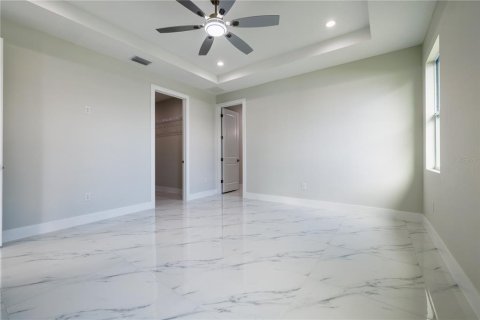 House in Tampa, Florida 4 bedrooms, 175.21 sq.m. № 2219034 - photo 15