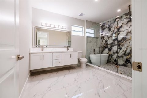 House in Tampa, Florida 4 bedrooms, 175.21 sq.m. № 2219034 - photo 19