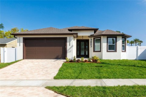 House in Tampa, Florida 4 bedrooms, 175.21 sq.m. № 2219034