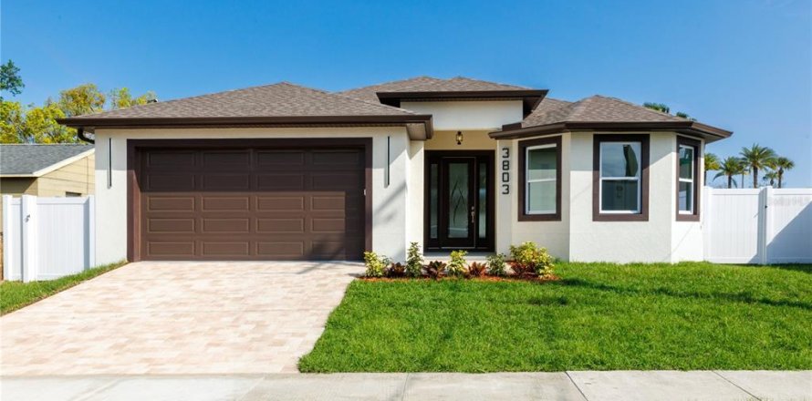 House in Tampa, Florida 4 bedrooms, 175.21 sq.m. № 2219034