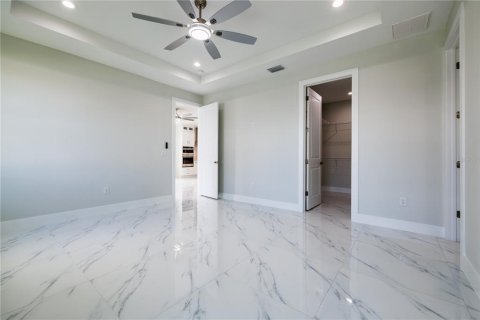 House in Tampa, Florida 4 bedrooms, 175.21 sq.m. № 2219034 - photo 17
