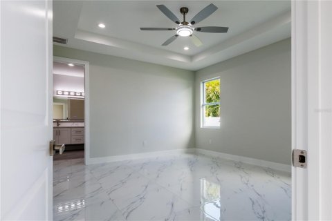 House in Tampa, Florida 4 bedrooms, 175.21 sq.m. № 2219034 - photo 16