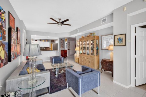 Condo in Boynton Beach, Florida, 3 bedrooms № 2370081 - photo 17