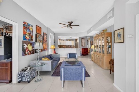 Condo in Boynton Beach, Florida, 3 bedrooms № 2370081 - photo 16