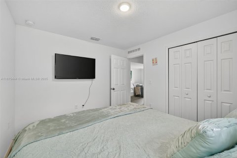 Casa en venta en Port St. Lucie, Florida, 3 dormitorios, 143.26 m2 № 1923211 - foto 16