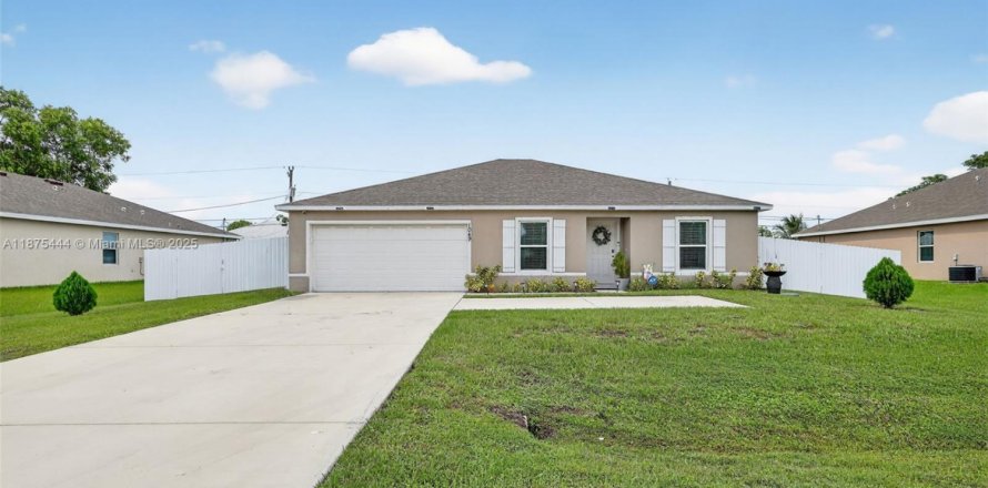 Casa en Port St. Lucie, Florida 3 dormitorios, 143.26 m2 № 1923211